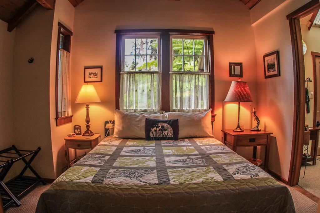 Ferny Hollow: Romantic Rainforest Cottage Volcano Zewnętrze zdjęcie